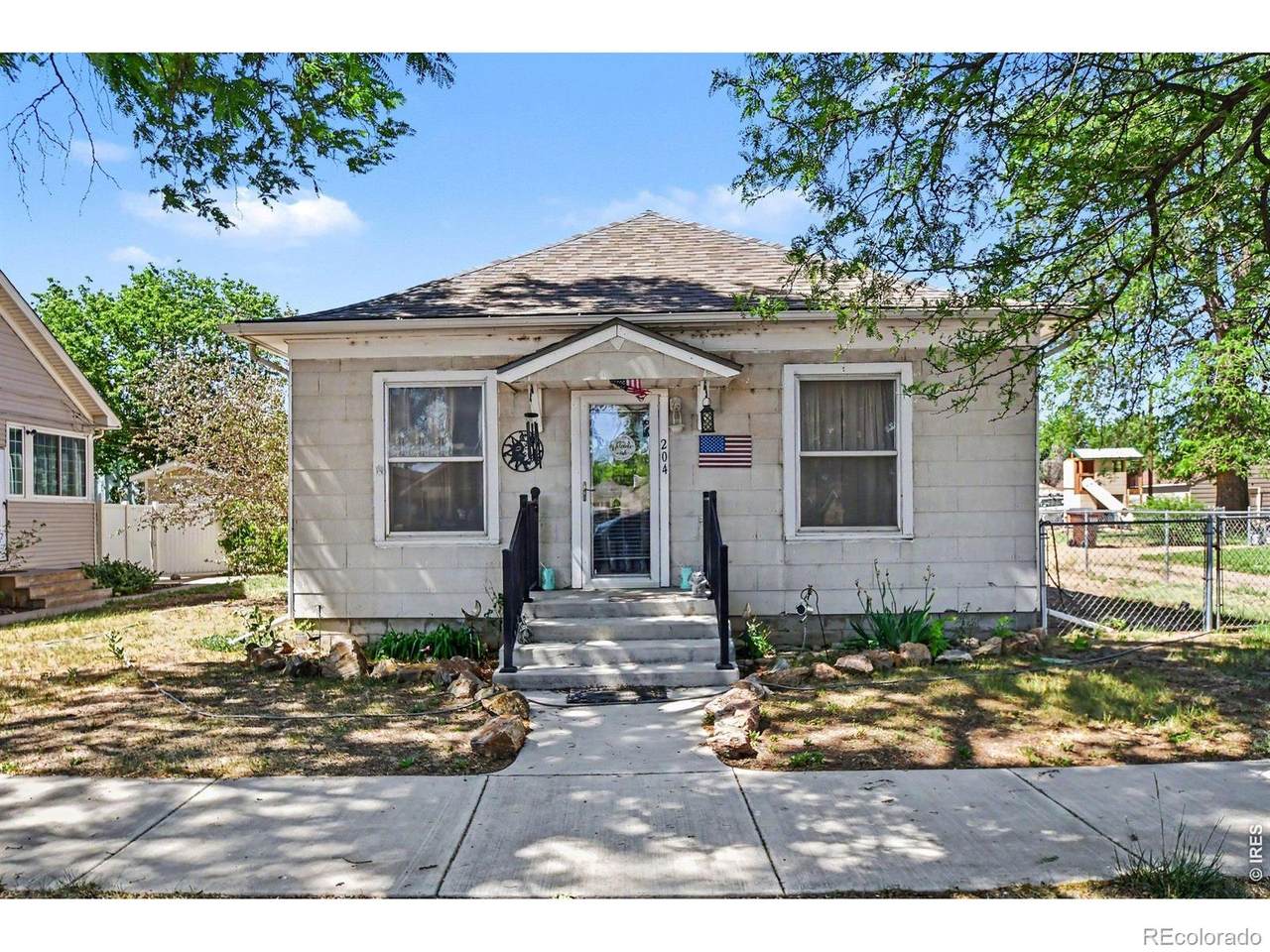 204 2nd Avenue - Photo 1