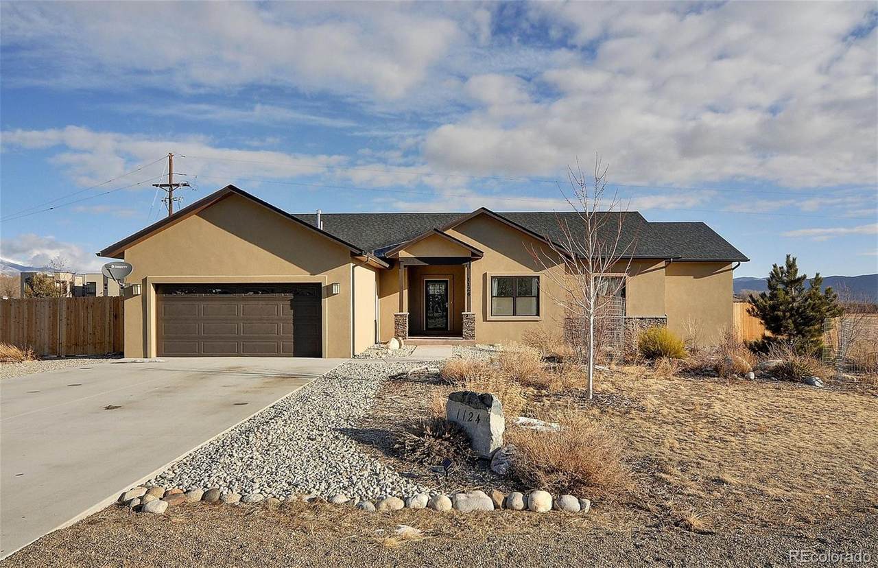 1124 Sabeta Avenue - Photo 1