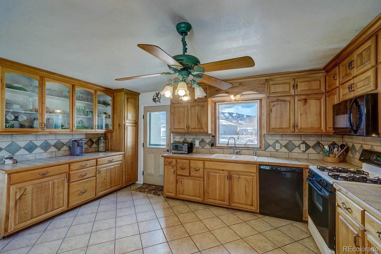 77 Illinois Avenue - Photo 1