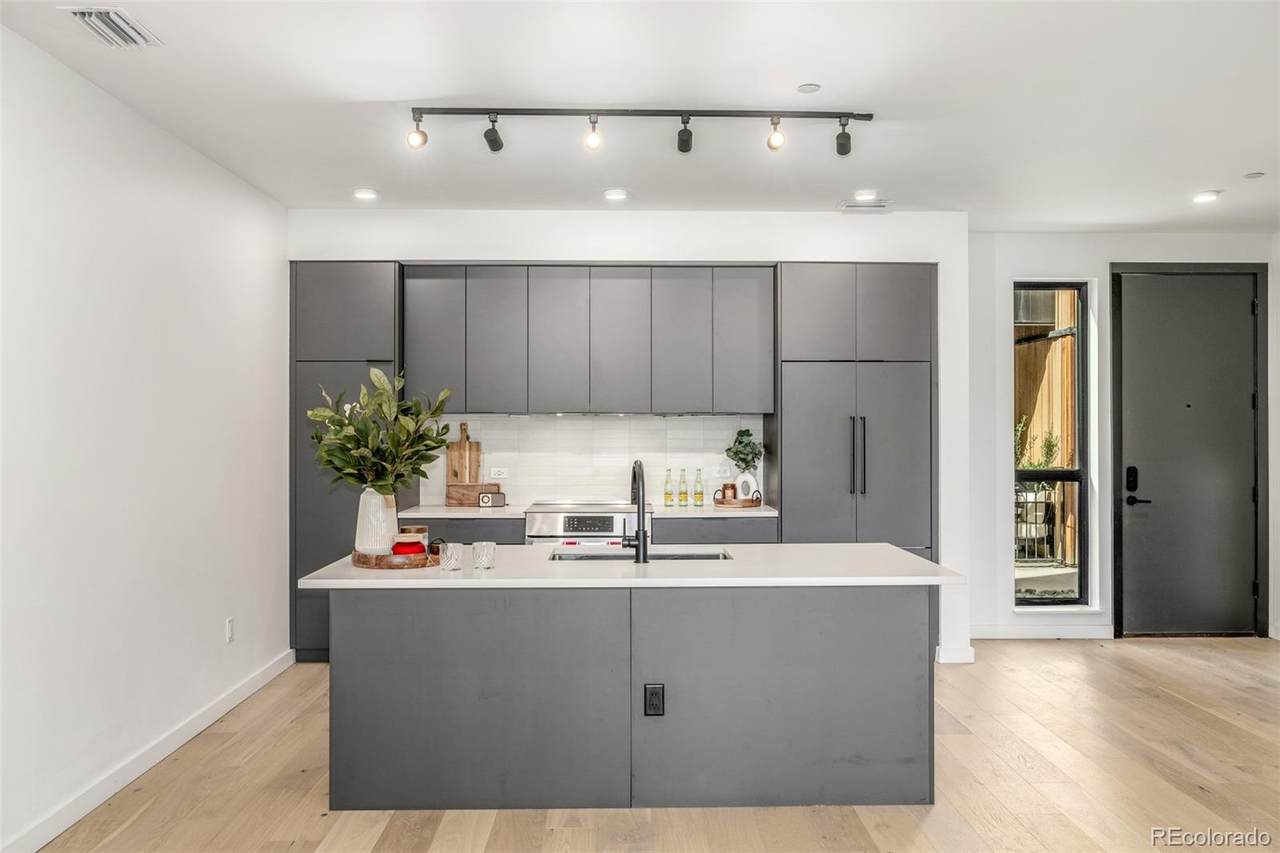 1601 Park Avenue - Photo 1