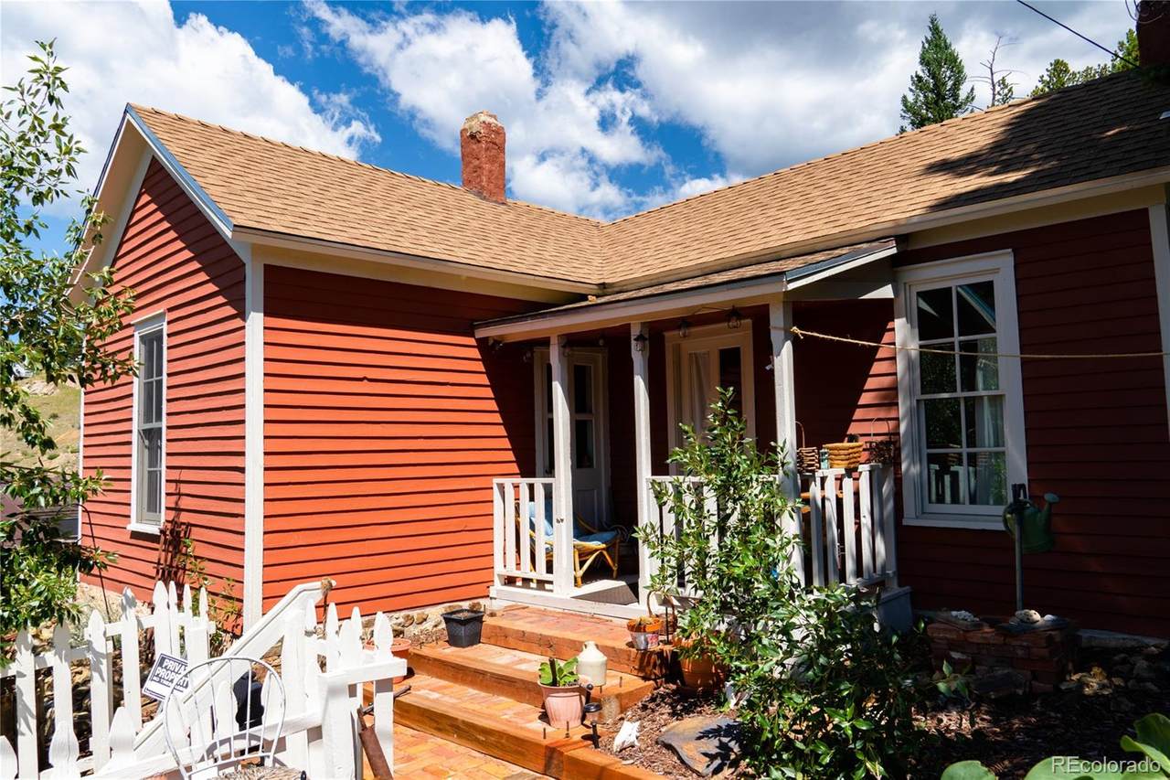 305 Bates Street - Photo 1