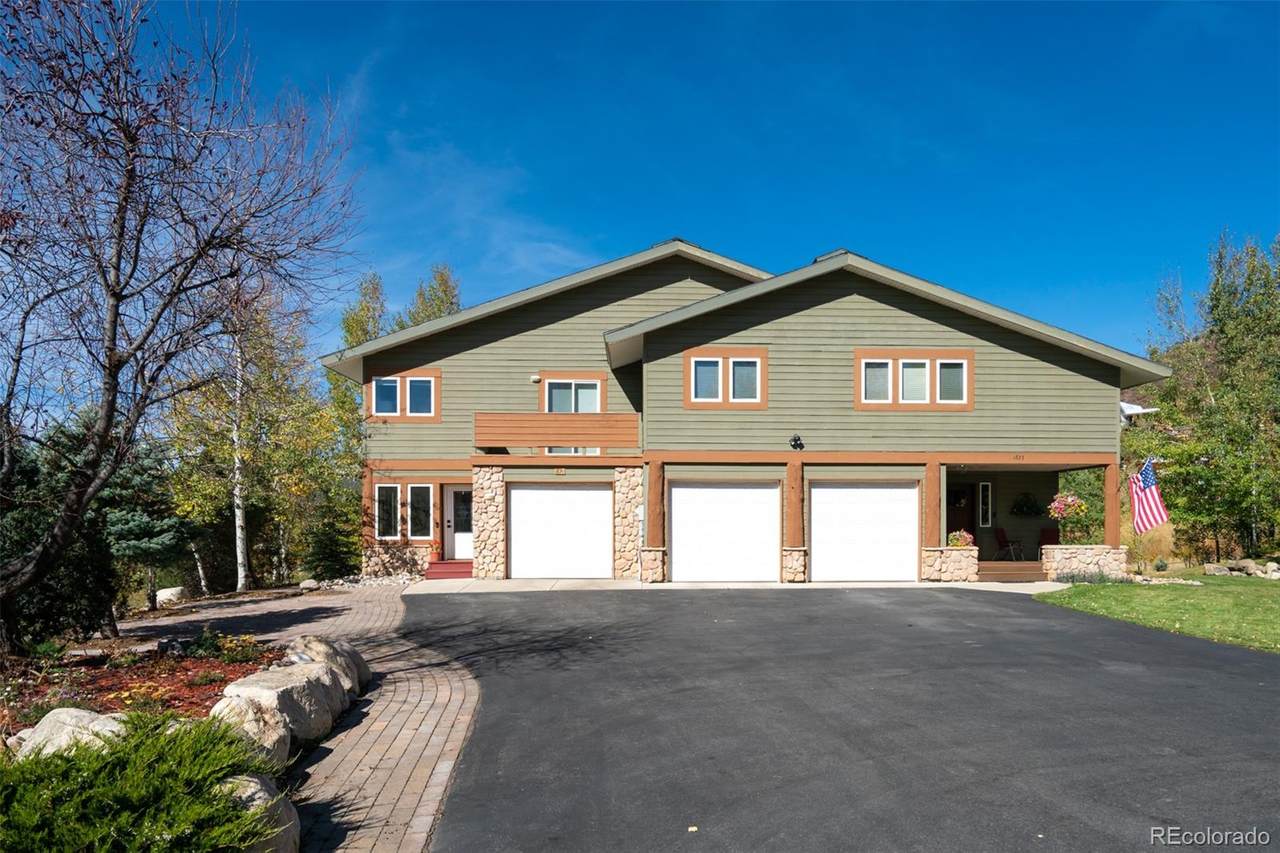 1820 Hunters Drive - Photo 1