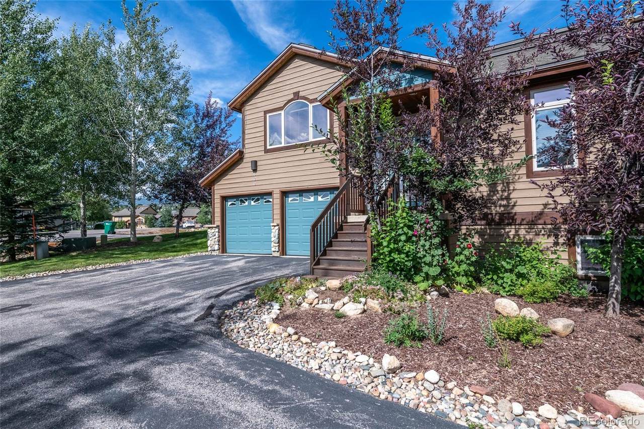 620 Parkview Drive - Photo 1