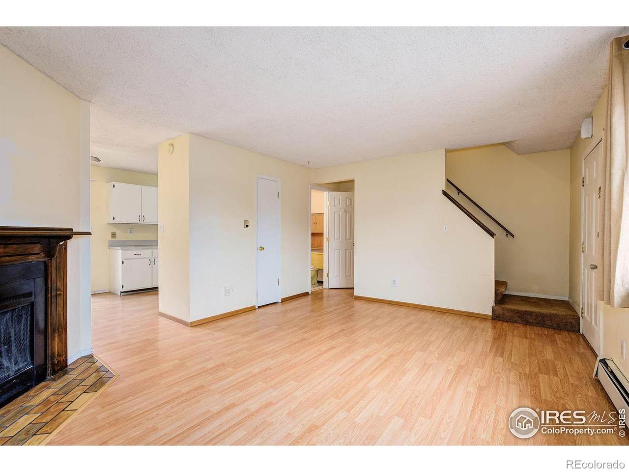 828 37th Court - Photo 1