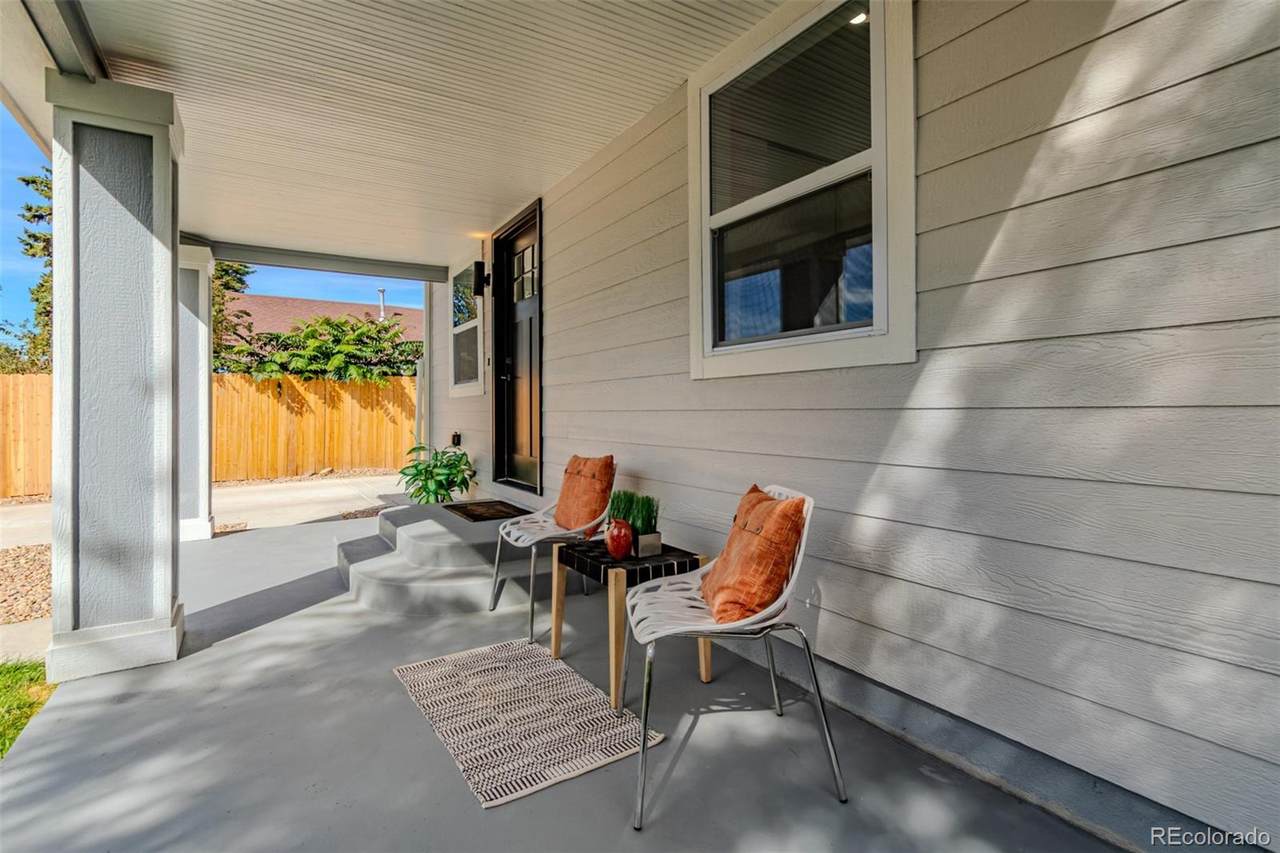 2915 4th Avenue - Photo 1