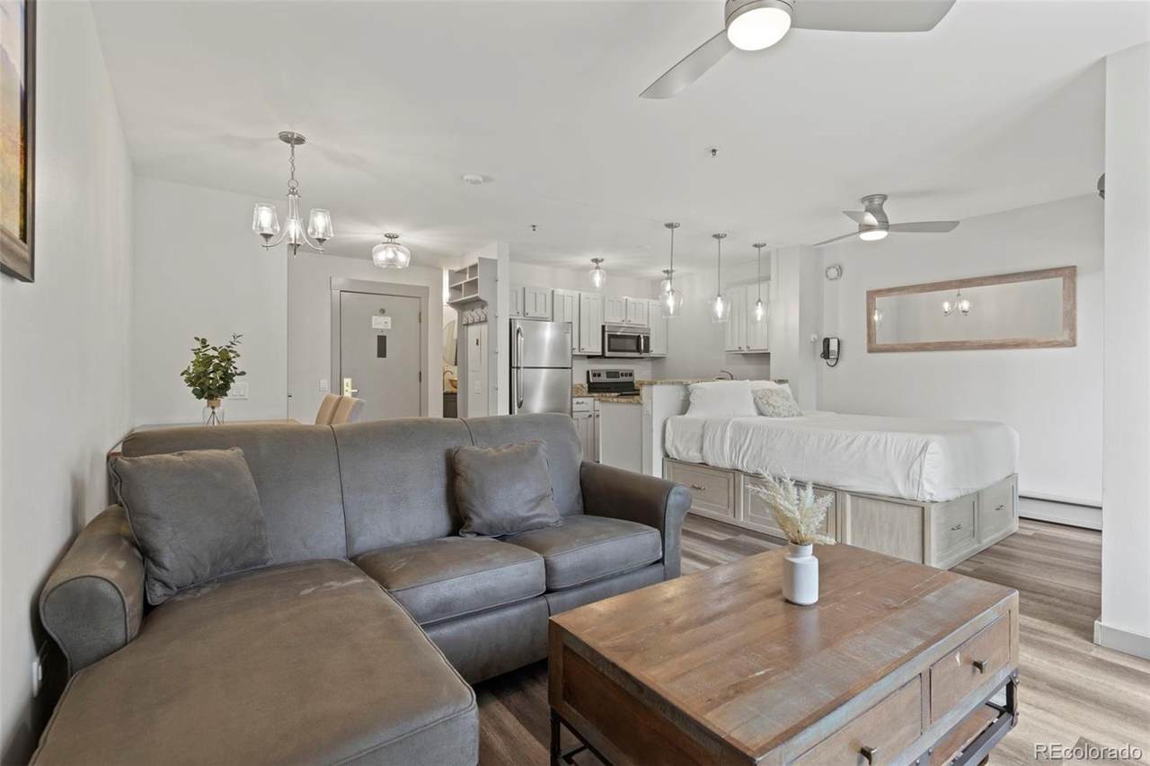 100 Park Avenue - Photo 1