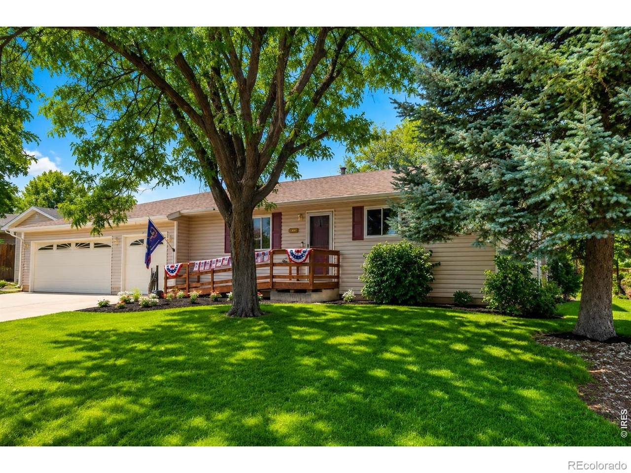 1907 Custer Avenue - Photo 1