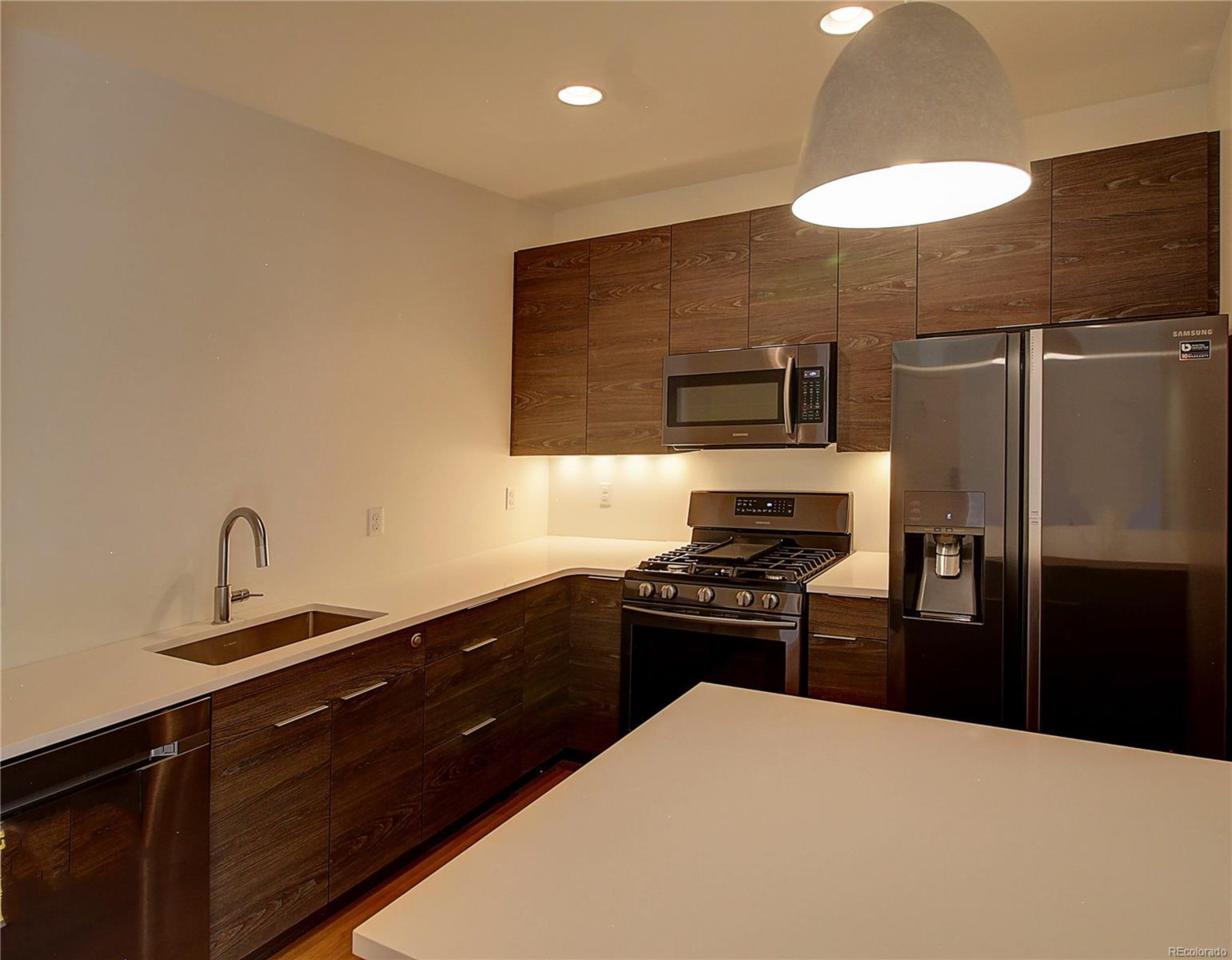 800 Park Ave - Photo 1