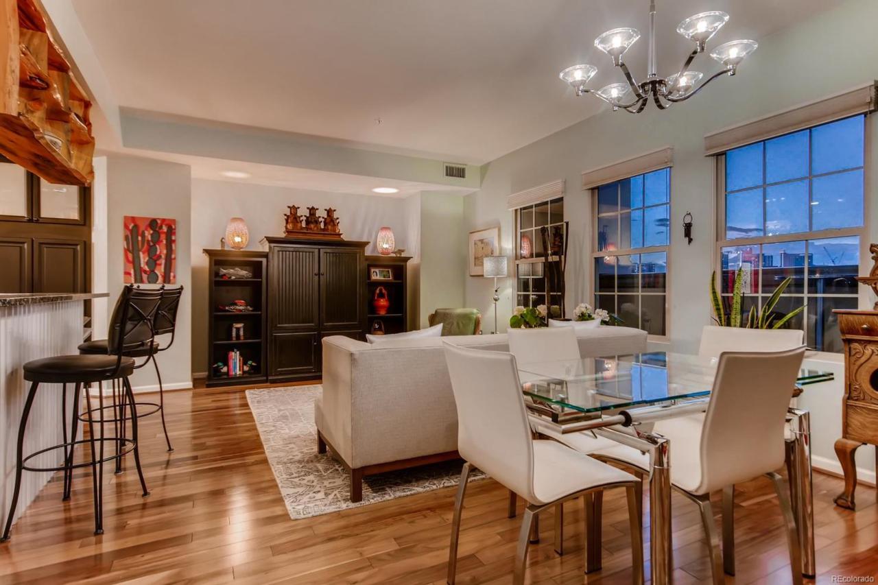 975 Lincoln Street - Photo 1