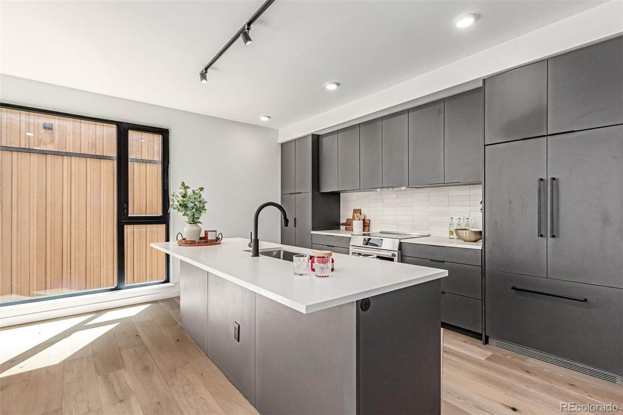 1601 Park Avenue - Photo 1