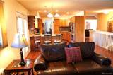 3040 Roslyn Street - Photo 8