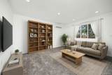 979 Roxwood Lane - Photo 4