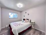 555 Everett Street - Photo 17