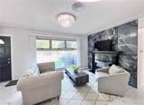 555 Everett Street - Photo 3