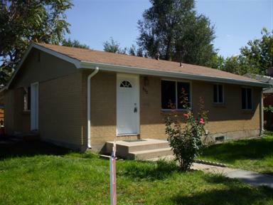 902 S Ironton Street, Aurora, CO 80012 (#1135685) :: The Peak Properties Group