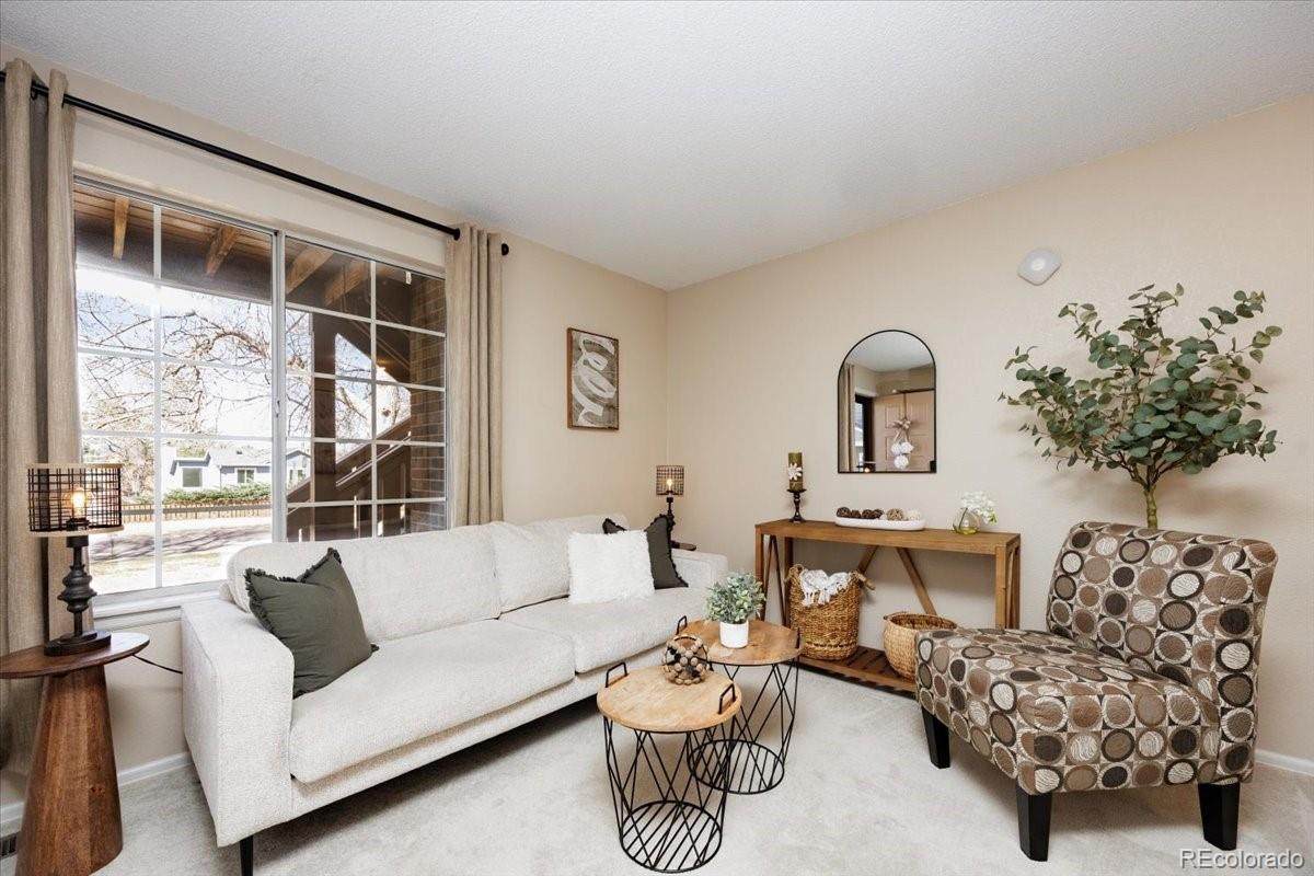 819 Summer Drive - Photo 1