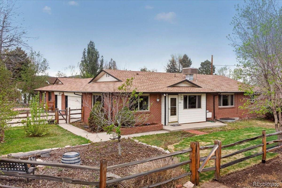 2303 Iris Street - Photo 1