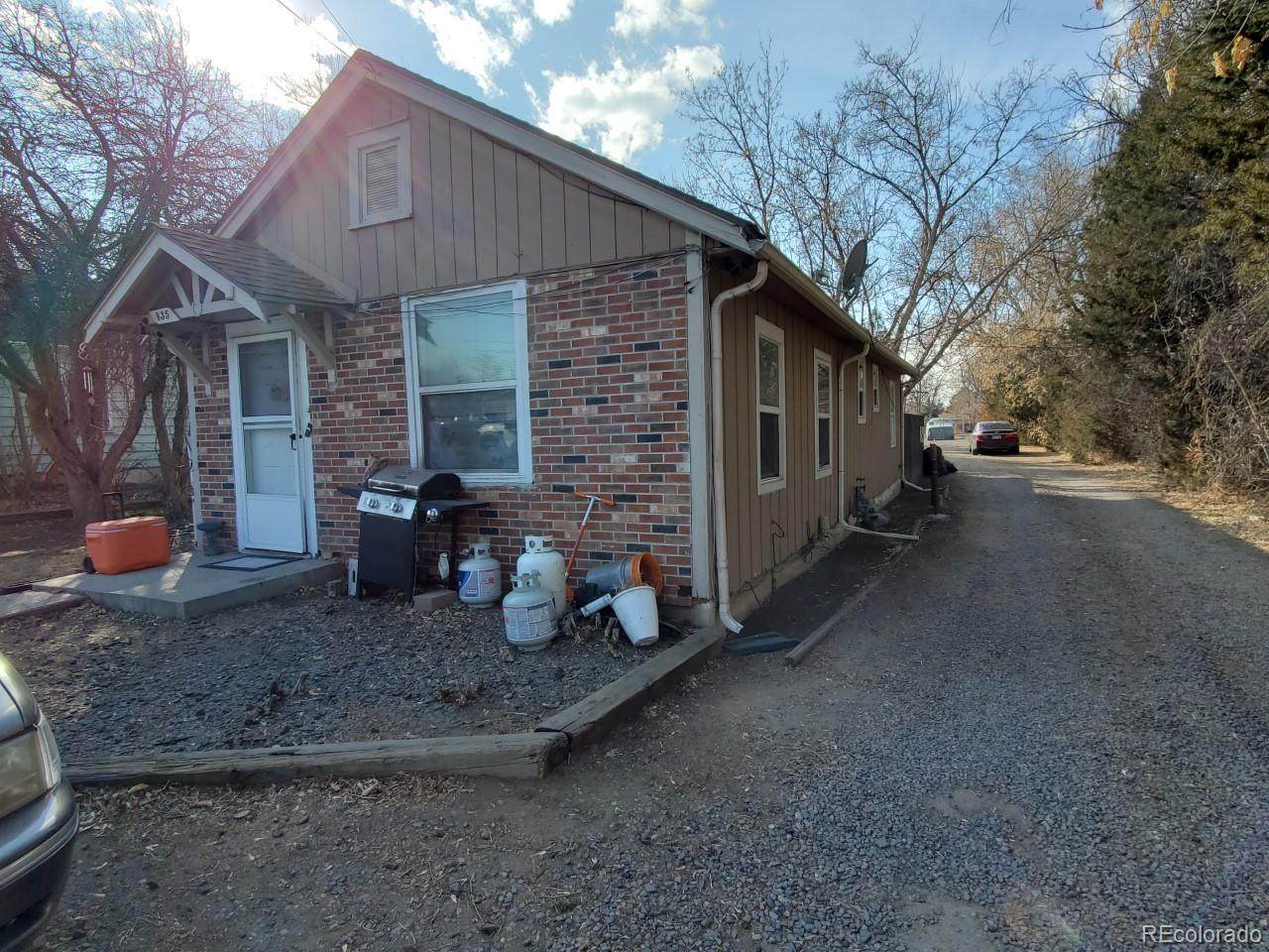 935 Sheridan Boulevard - Photo 1