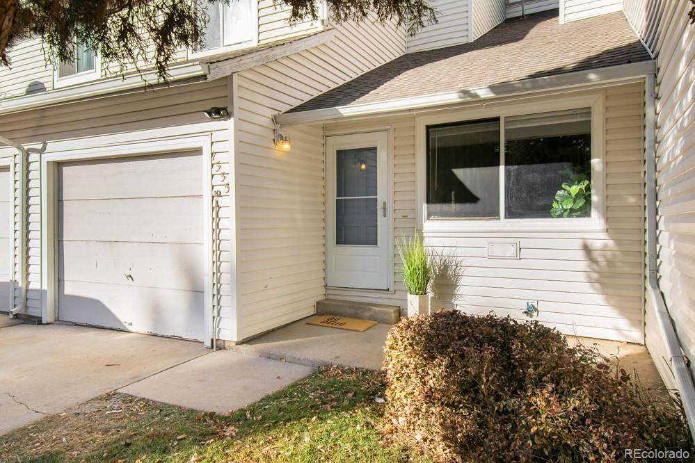 1555 Peacock Place - Photo 1