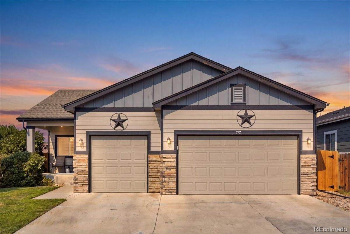 692 Settlers Drive - Photo 1