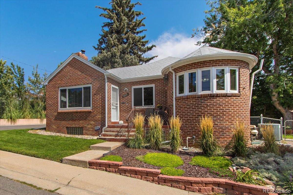2424 Stuart Court - Photo 1