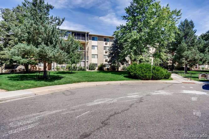 13635 Bates Avenue - Photo 1