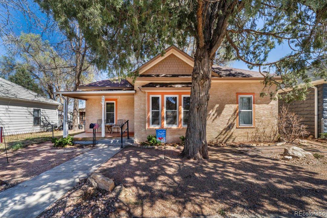 607 8th Street - Photo 1