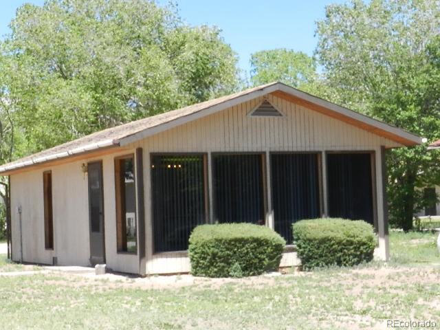 702 6th Street - Photo 1