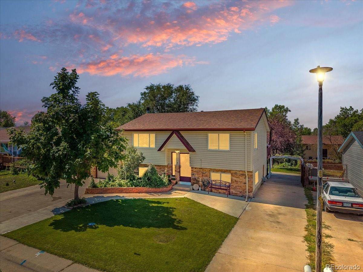 909 Dogwood Avenue - Photo 1