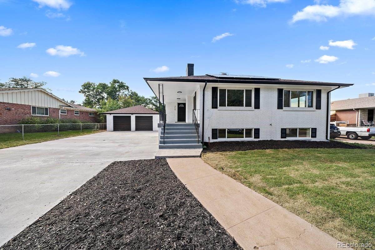 315 Moline Street - Photo 1