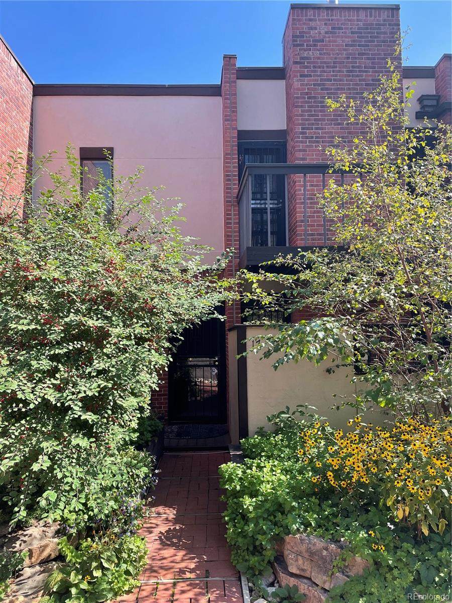 899 Pearl Street - Photo 1