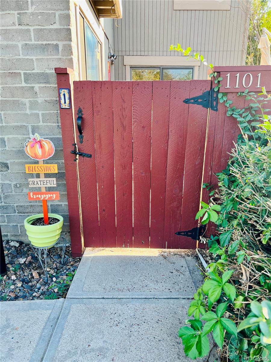 1101 Yosemite Way - Photo 1