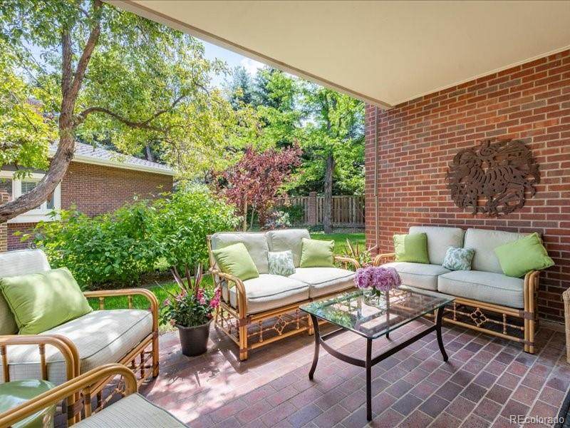 2552 Alameda Avenue - Photo 1