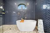 360 Capri Isles Court - Photo 33