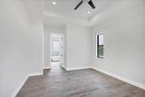 200 Redwood Road - Photo 18