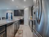 911 Avenal - Photo 11