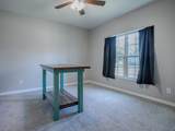 911 Avenal - Photo 4