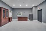 560 Barry Street - Photo 31