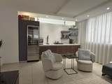 145 Trafalgar Square - Photo 7