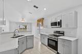 432 Barlyn Avenue - Photo 5