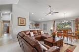 300 Kings Way - Photo 2
