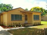 1615 Crocker Avenue - Photo 2