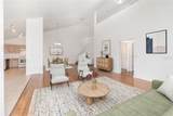 2548 Albion Avenue - Photo 8