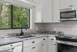 8015 Picketts Court - Photo 17