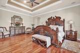 2861 Roehampton Close - Photo 36