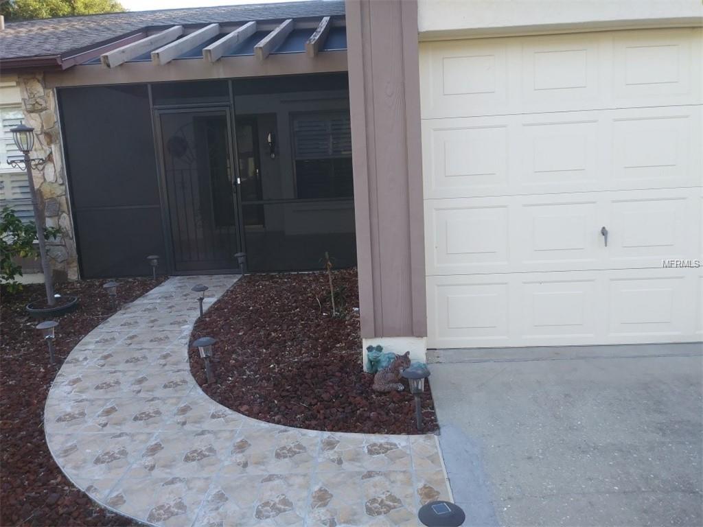 608 Foxwood Boulevard - Photo 1