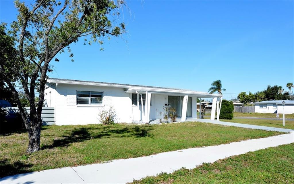 1406 Roslyn Avenue - Photo 1