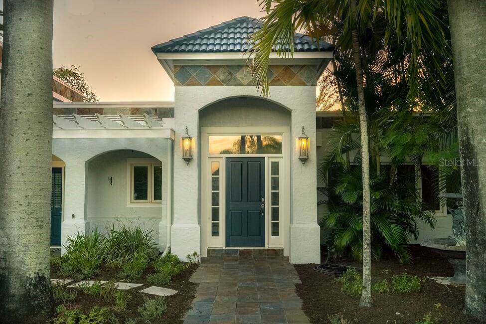 296 Island Circle - Photo 1