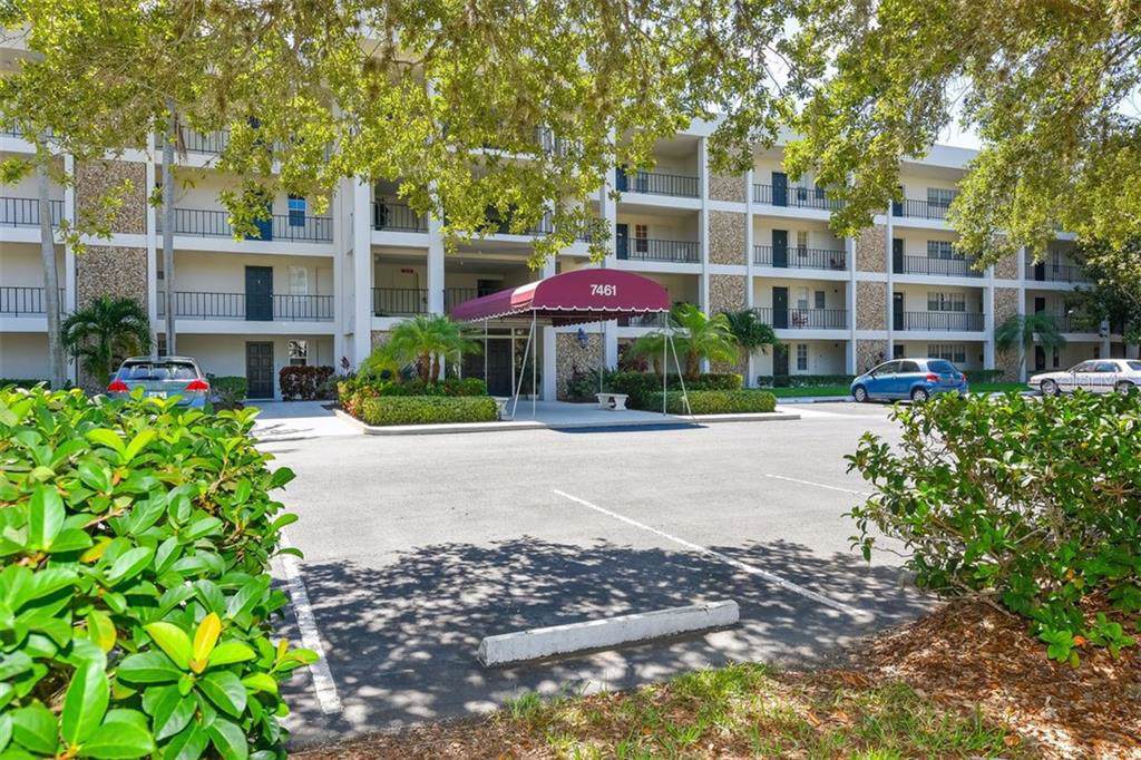 7461 West Country Club Drive - Photo 1
