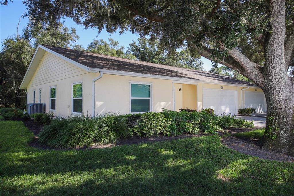 3923 Oakhurst Boulevard - Photo 1
